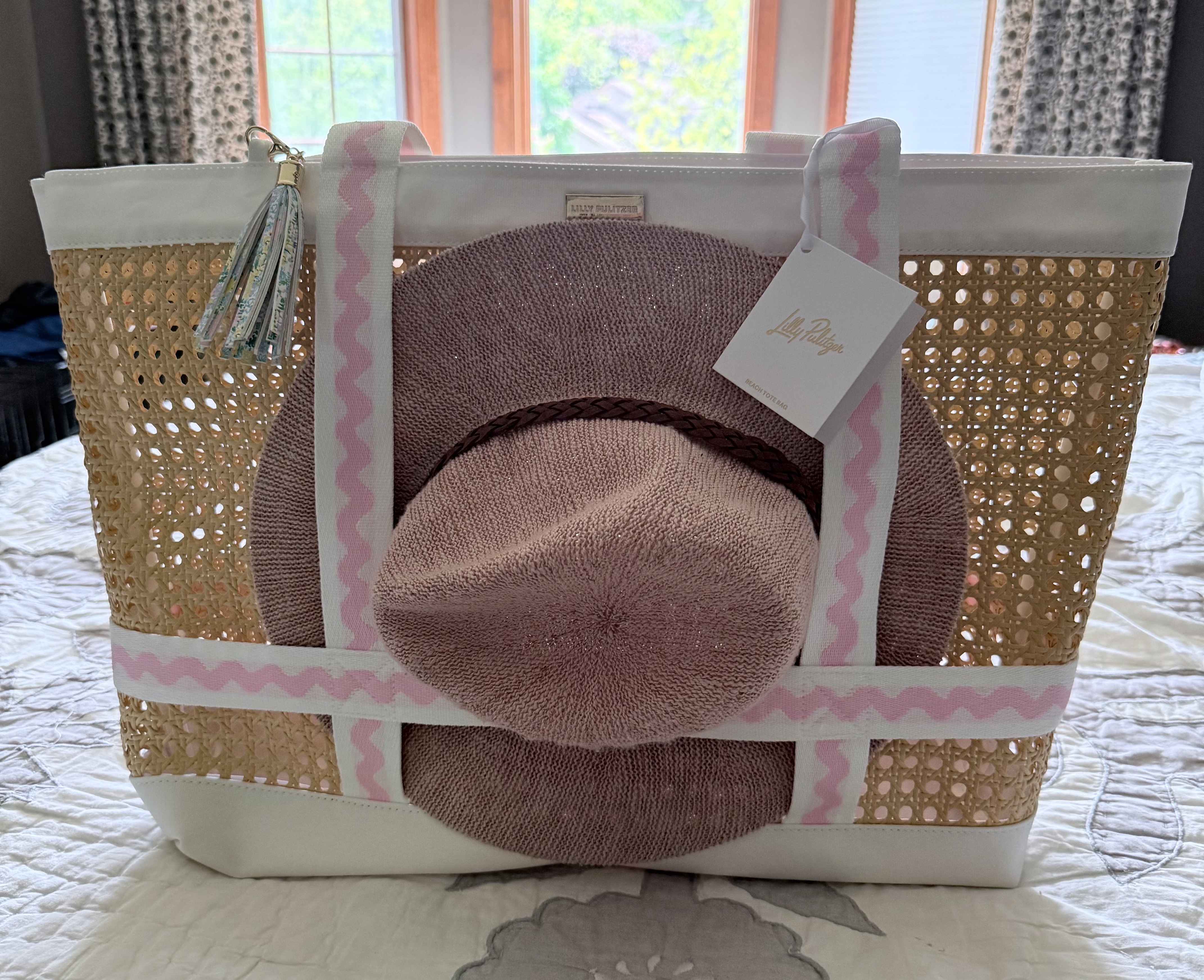 beach tote and hat