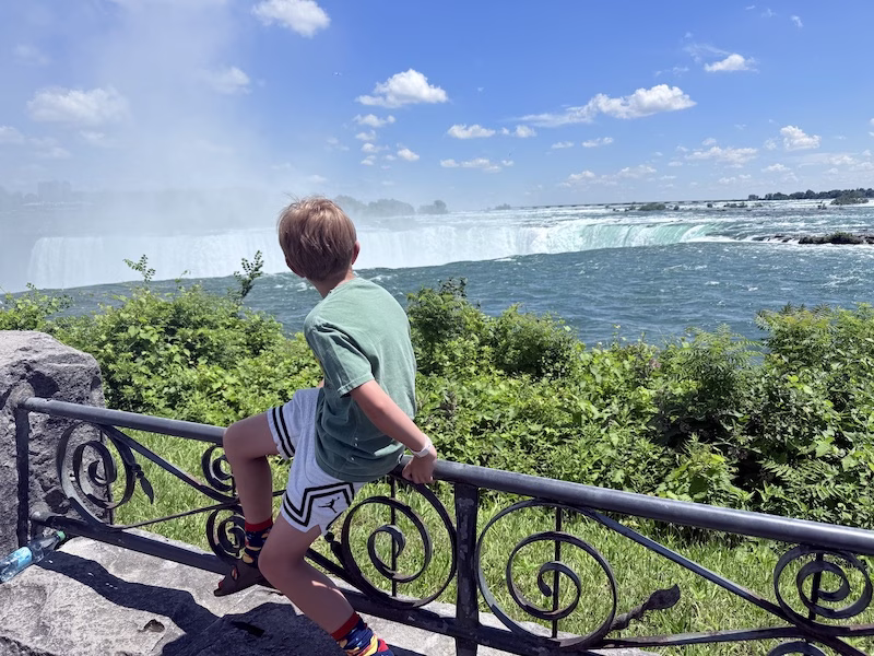 Kid looking out at Niagara Falls