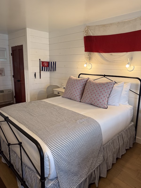 salt cottages hotel room bed
