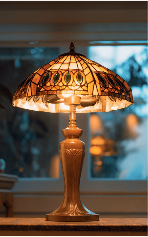 tiffany style stained glass table lamp
